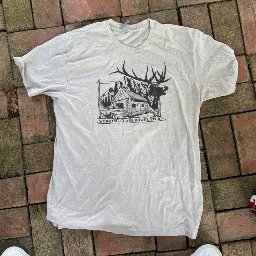 Working‎ Class Bowhunter T-Shirt Mens Medium Next Level Gray Elk Cabin Graphic